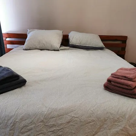 Backpackers Gelijkvloers-studio-slaapkamer-eetkamer-keuken 1 Ruimte-badkamer En-suite Ostende